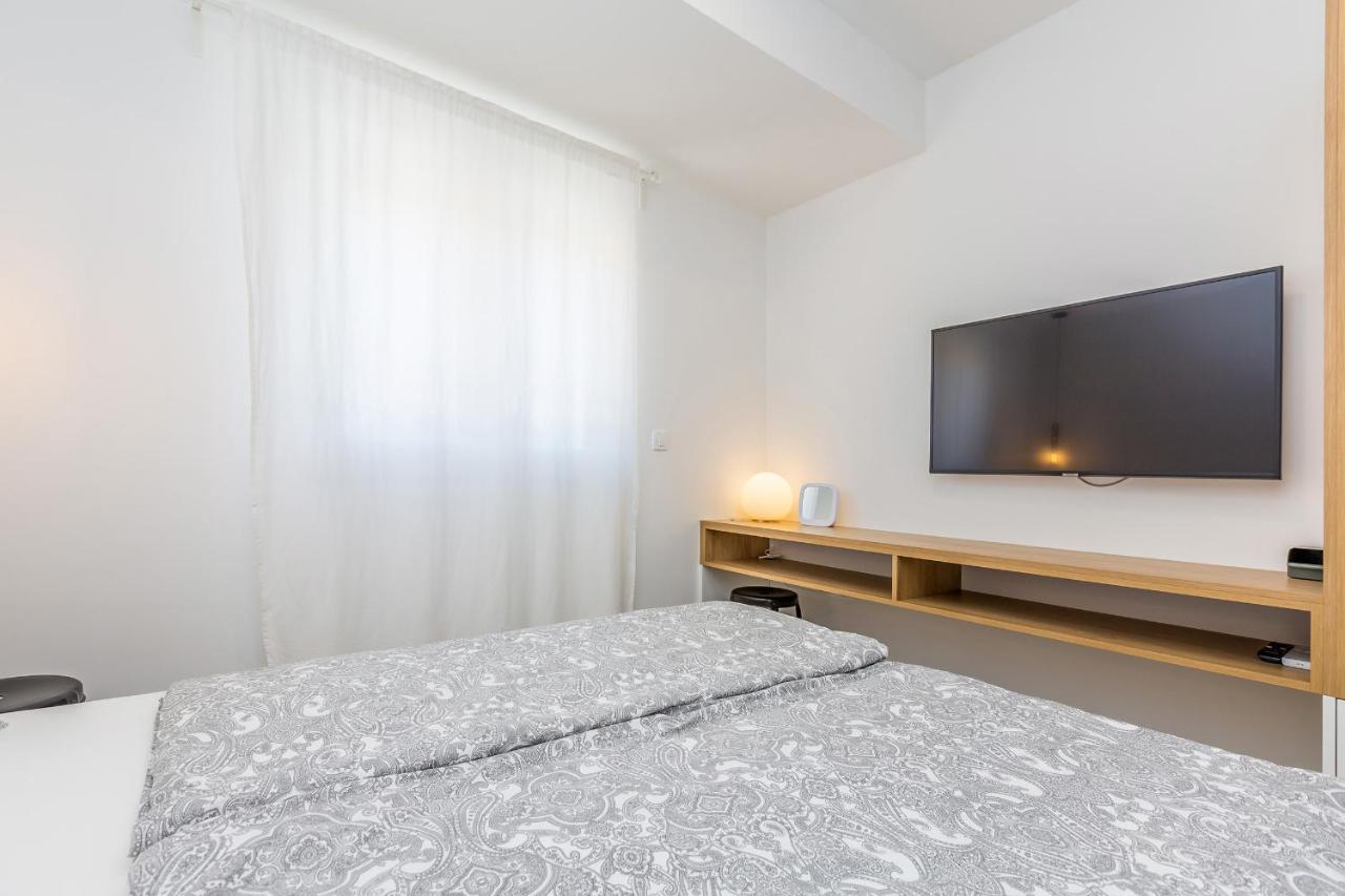 Laurus Apartment